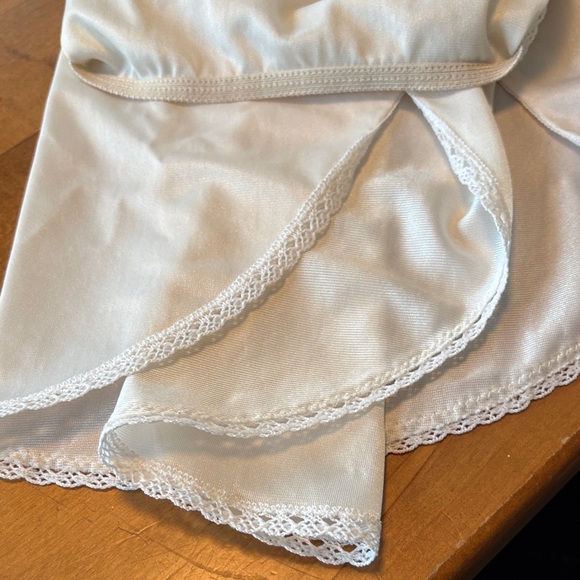 Elegant Red and White Lace Half Slips - Picture 6 of 8